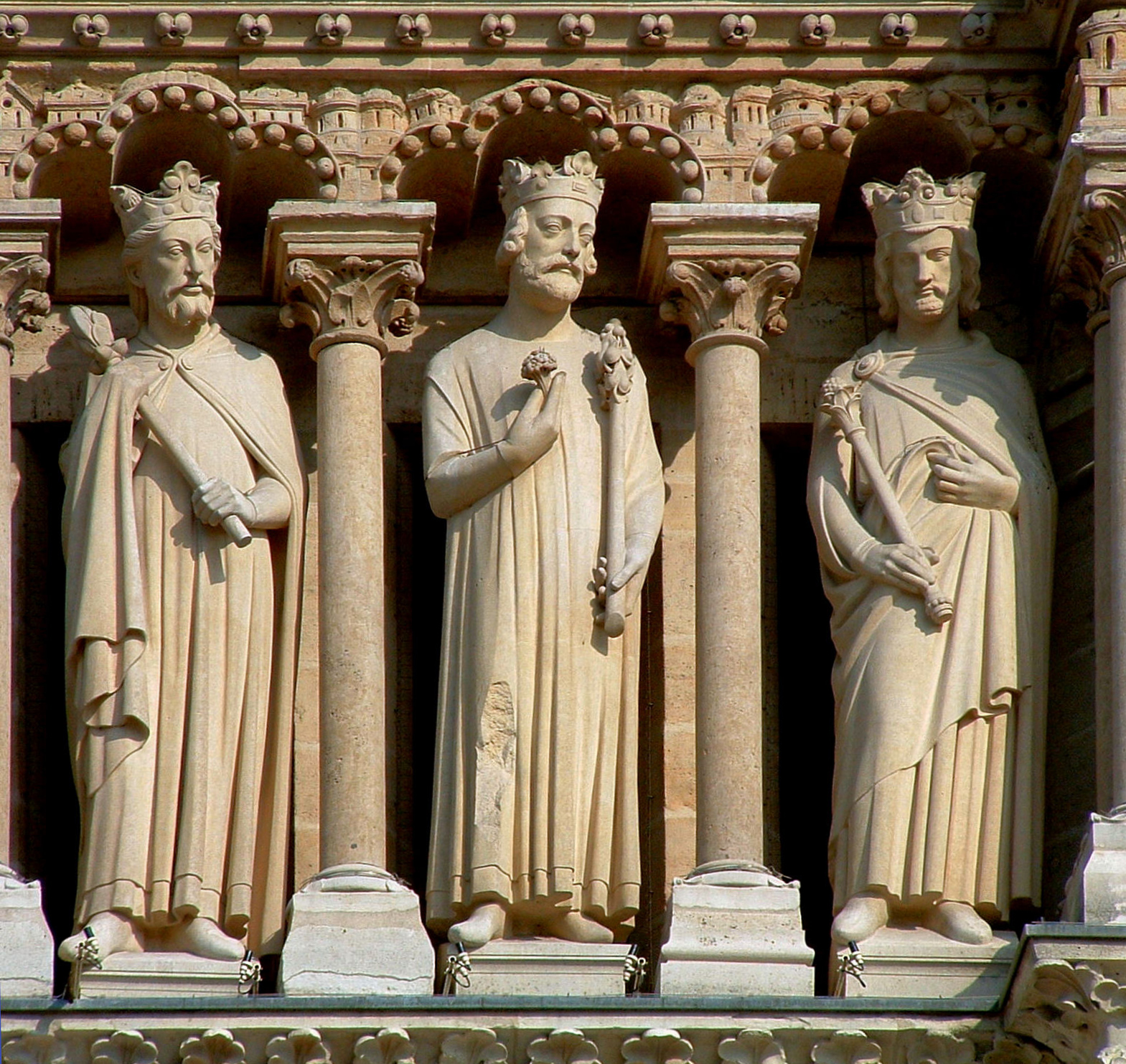 3 statues de la galerie de Juda de la facade de Notre-Dame