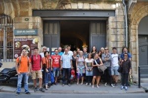 etudiants francelangue au musée du vin et la négoce Bordeaux